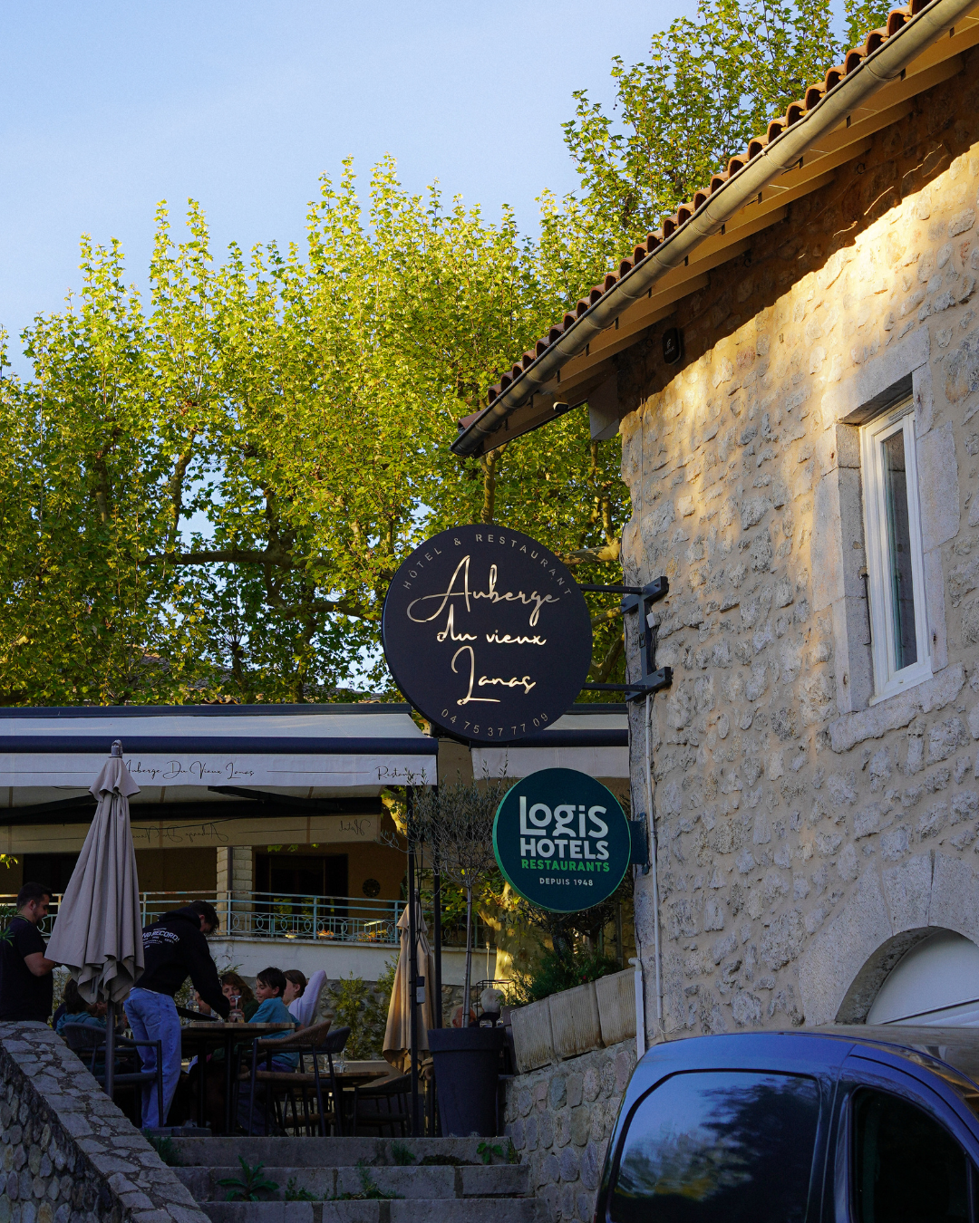 Auberge du Vieux Lanas en Ardèche — hébergement de charme dans un village médiéval