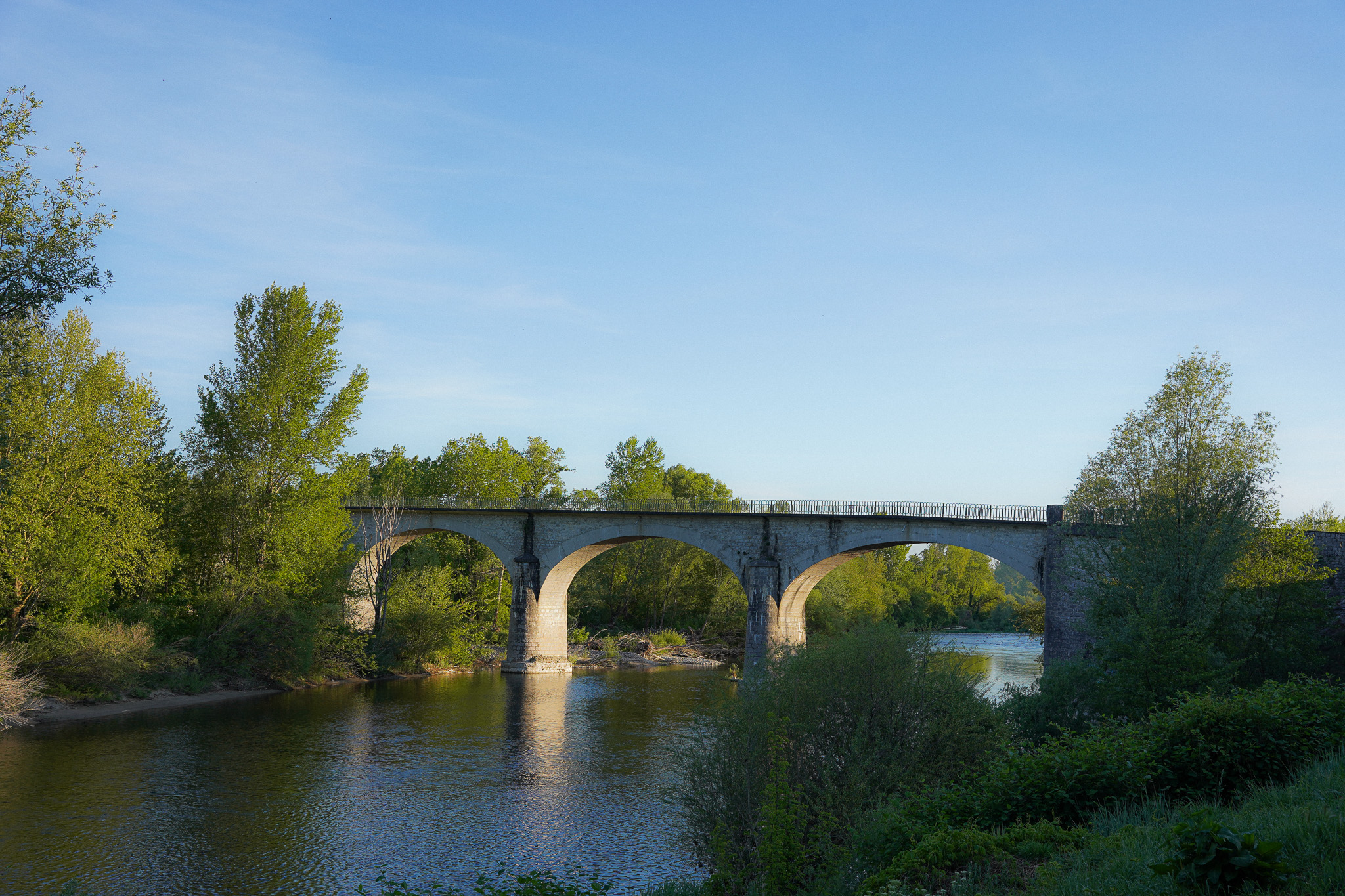 Paysage entre Lanas et Balazuc en Ardèche — cadre des marchés de producteurs
