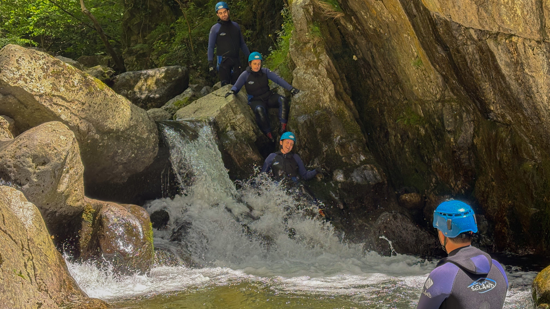 Canyoning avec encadrement professionnel Cimes & Canyons en Ardèche