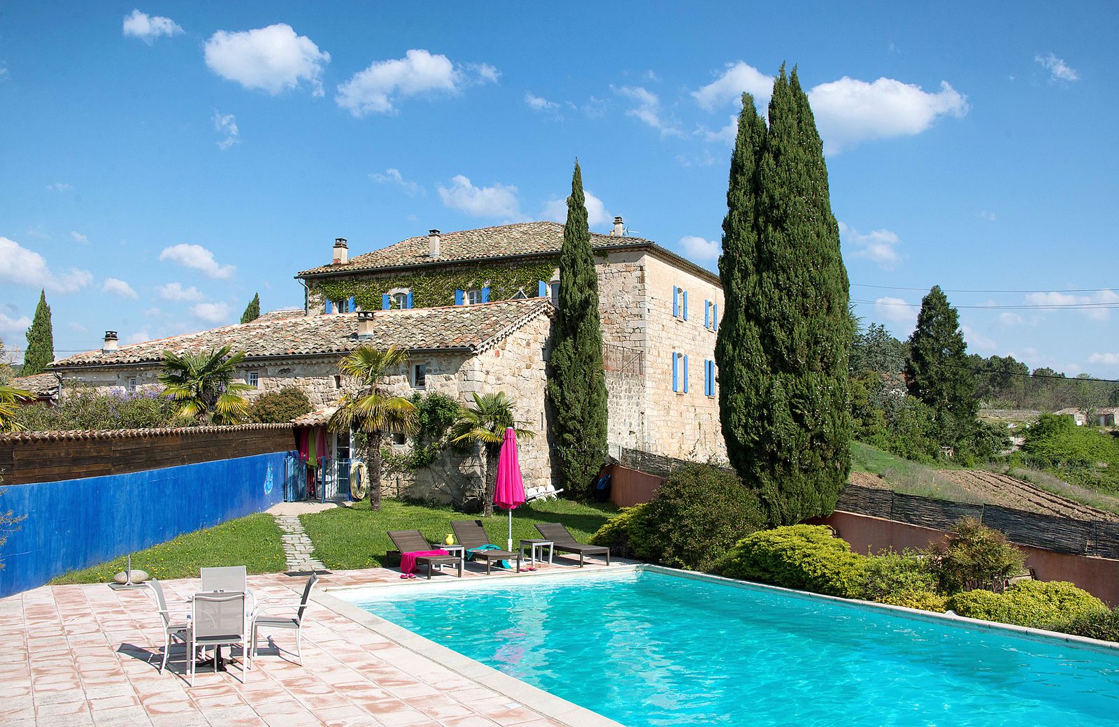 Camping Le Mas Bleu à Rosières en Ardèche avec piscine et mobil-homes